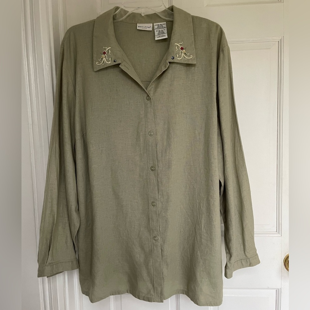 Khaki green 18W button down shirt with Pettit Point collar, white stag plus